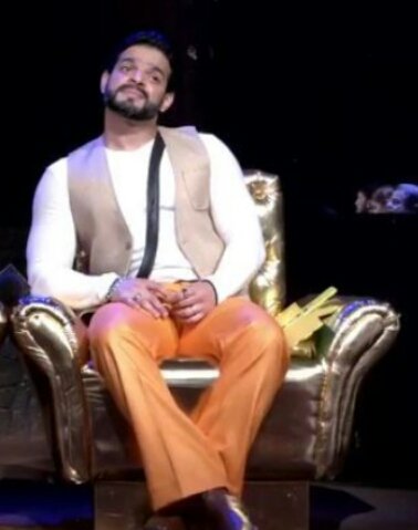 Arr8421's tweet photo. #KaranPatel #biggboss12 #BiggBossSet #BB12 @TheKaranPatel @BiggBoss iggboss @colorstv #Hero #BestActor #KingOfTellywood #KpinBB https://t.co/sNXBy9DOoP