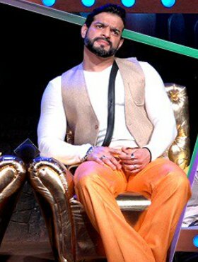 Arr8421's tweet photo. #KaranPatel #biggboss12 #BiggBossSet #BB12 @TheKaranPatel @BiggBoss iggboss @colorstv #Hero #BestActor #KingOfTellywood #KpinBB https://t.co/sNXBy9DOoP