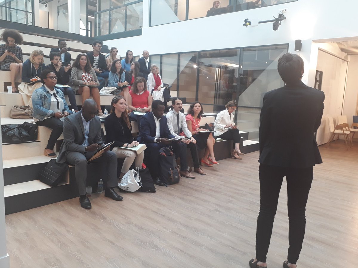 EnactusFrance's tweet photo. Les alumnis enactus et les partenaires se sont réunis ce soir pour coacher une dernière fois @drepacare avant leur envol pour la #WorldCup ! Merci encore à la @FondationVA de nous accueillir à @WeAreLeonard https://t.co/5G2F2qAT2n