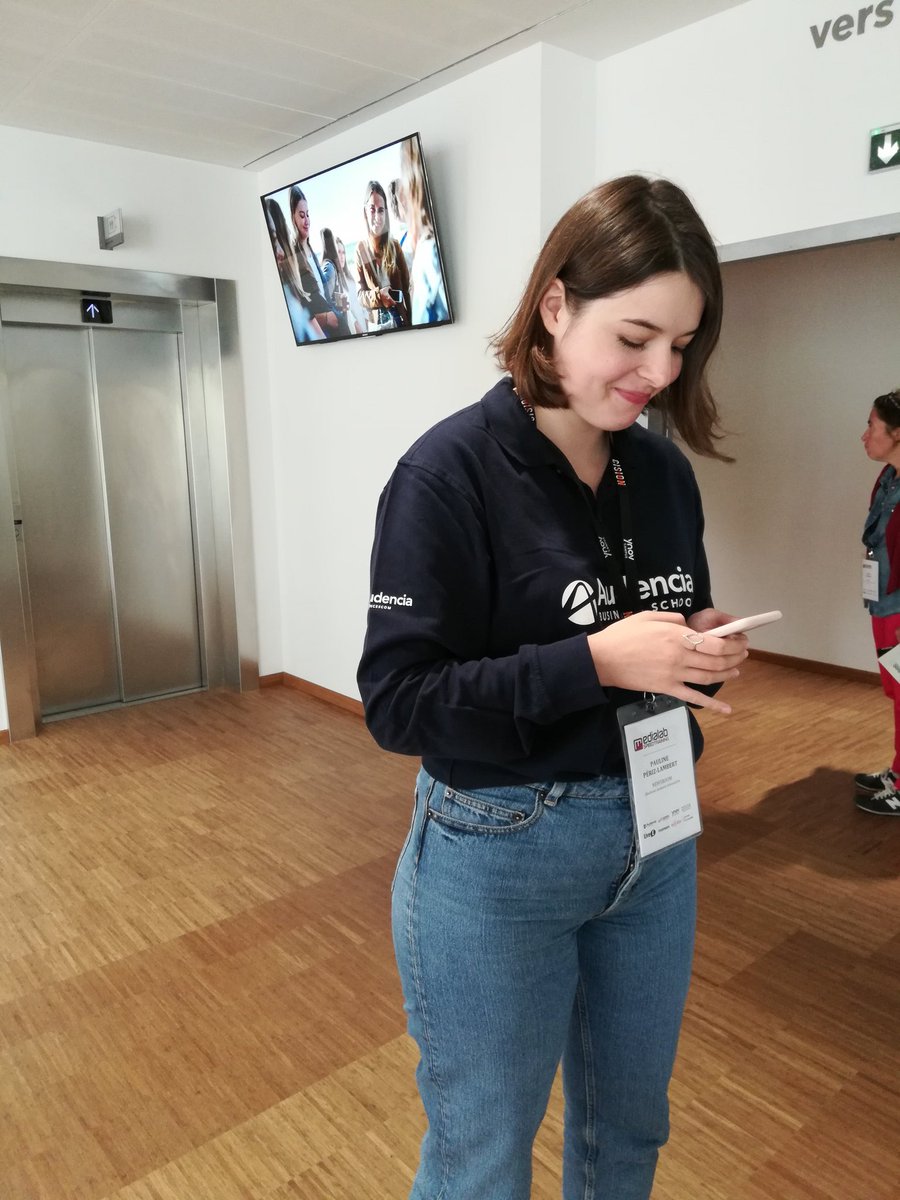 FannyCardinal's tweet photo. Fin d'une journée trépidante en tant que chef de projet de la @SpeedNewsroom 2018 !  17 MASDI @audencia_com sur-motivés, 251 tweets, 17 vidéos, 16 #LT, 6 articles : un beau travail d'équipe ! 🤩 Plus d'infos ➡️ https://t.co/XwOPbHUsrs https://t.co/fkGqelpyux