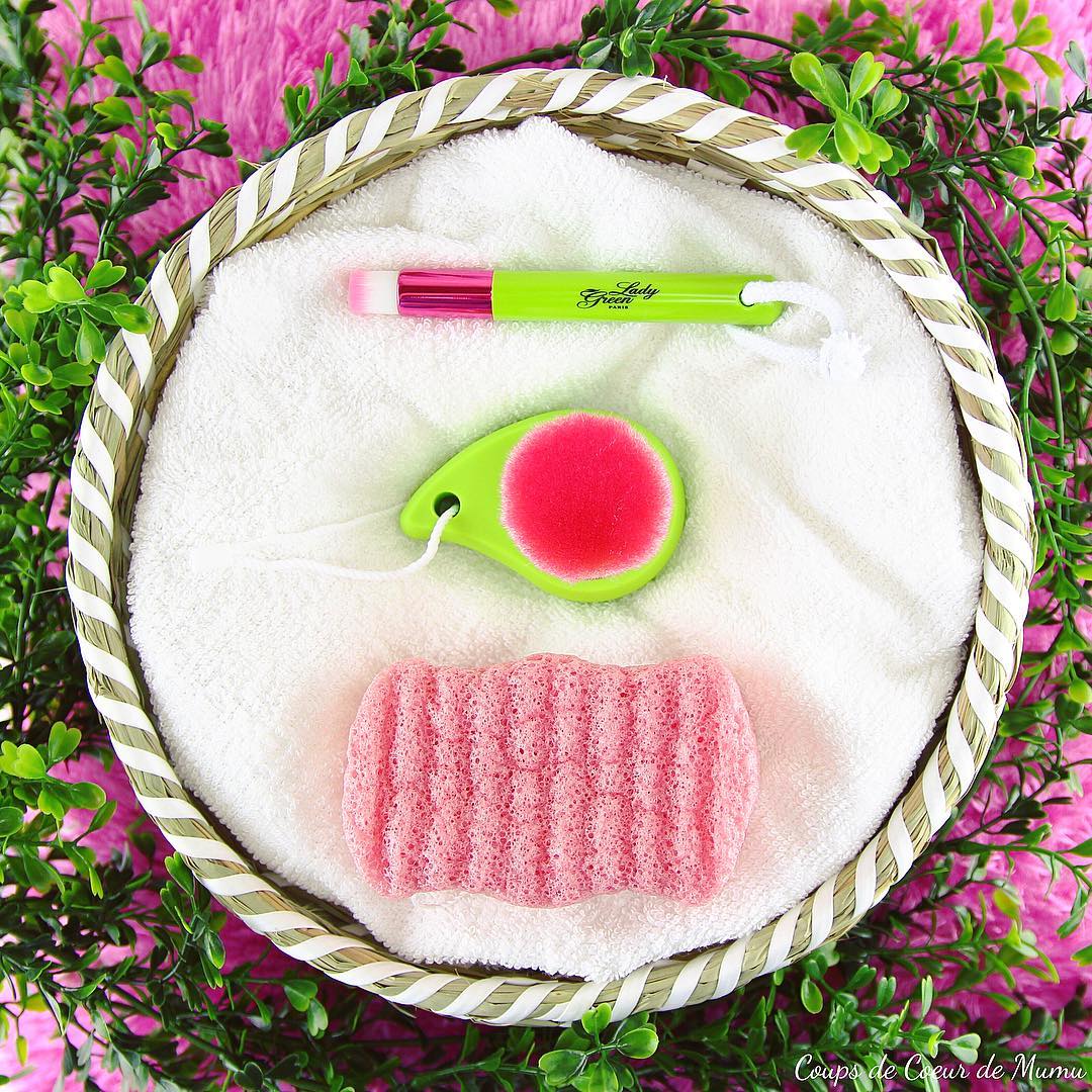L’éponge merveilleuse corps + les brosses cocooning = La team de choc pour t’aider à faire peau neuve ! 💪 Merci à @coupsdecoeurdemumu pour cette (belle) photo 💞