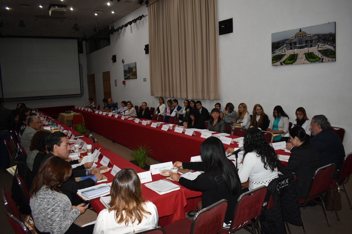DiversidadCDMX's tweet photo. La Titular de la #DGIDS Mtra.@lizrosasmontero preside la Octava Sesión Ordinaria del Consejo para la Asistencia y Prevención de la Violencia Familiar. https://t.co/sAgJO61yb9