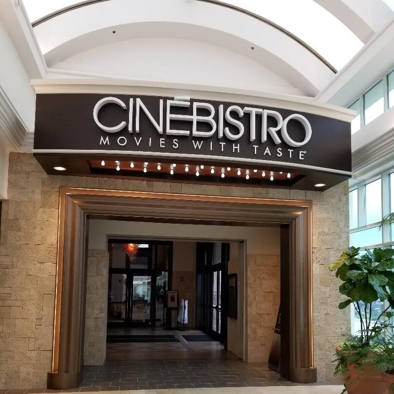 JeniBondSays's tweet photo. Westfield Siesta Key is convenient to Sarasota's beach &amp; downtown. National retailers share a roof w/ spas, art shops, restaurants &amp; movie theater.   

Visit https://t.co/17Yz0Ulr0P for more details.

#Sarasota
#Shoptember 
#Sarasotashopping
#Ad https://t.co/0WdZUneCIn