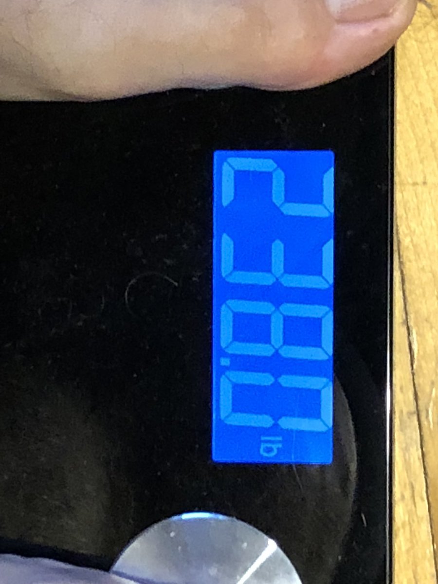 Deejernaut's tweet photo. Happy Weigh In Day @DiscoD_83 ! Down 3 this week, half way to 20. Went a little over my @WeightWatchers points due to work schedule but back on the wagon today. @TheWayneFDN donation has been made. Got to catch up to @ThatKevinSmith #beatbrian #pointspals https://t.co/Oy38hotWBj