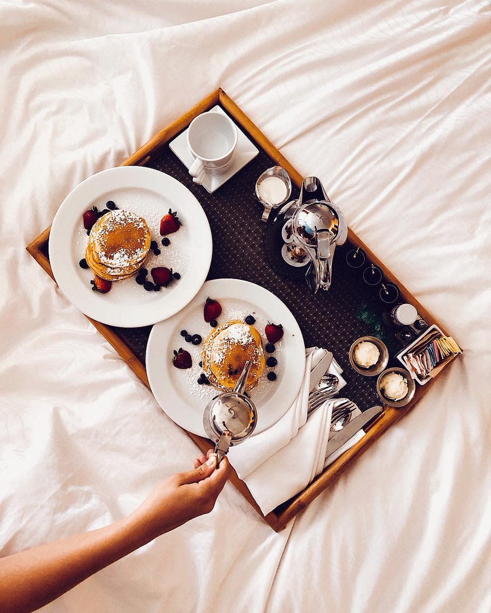 mvkeywest's tweet photo. A7: @VISITFLORIDA Dessert for breakfast. ✔️ How does blueberry pancakes in bed sound? 📷: jesikahbennett #FLKeysChat #SummerInTheKeys https://t.co/tZ6XRm00DY