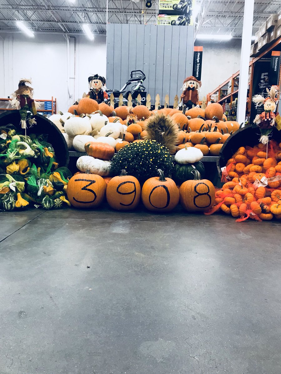 ElizaaUlloa10's tweet photo. i dunno about y’all buuuut @JacindaTaylor1 &amp; I made this display beautiful! #WeReadyForYouFall #YouFalliFall #DisTheSeason #Cute #Pumpkins #GetLikeUs 👏🏽👏🏽 #3908 #SwBest @RuskMitch @LawheadMike @tlb349 @ClaytonBlish @aab1020  @AmyTodd91483831 https://t.co/r96Lq89yKG