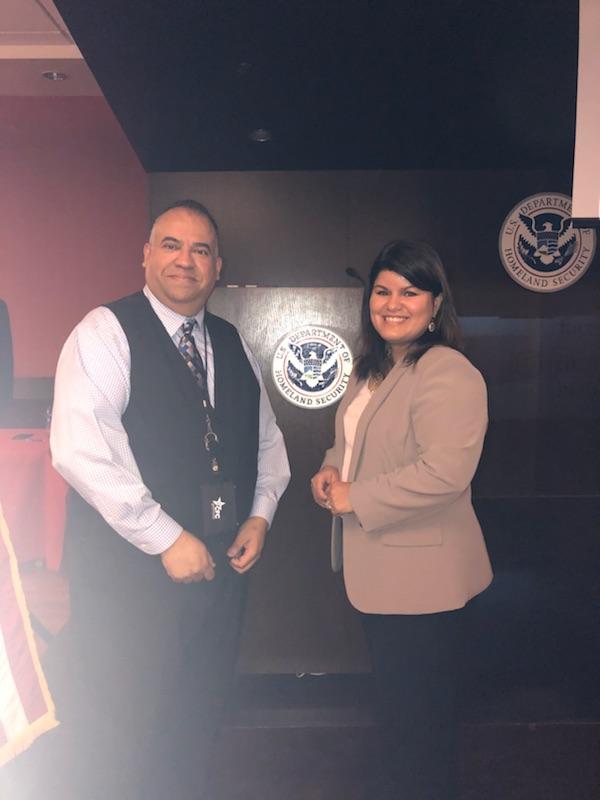 Our very own Florida Deputy Director as Keynote speaker at the Orlando special Naturalization Ceremony commemorating the Citizenship Day and Constitution week <a href="/USCIS/">USCIS</a> @uscis_es #CitizenshipDay <a href="/HispanicFed/">Hispanic Federation</a> congratulations to all America's newest Citizens