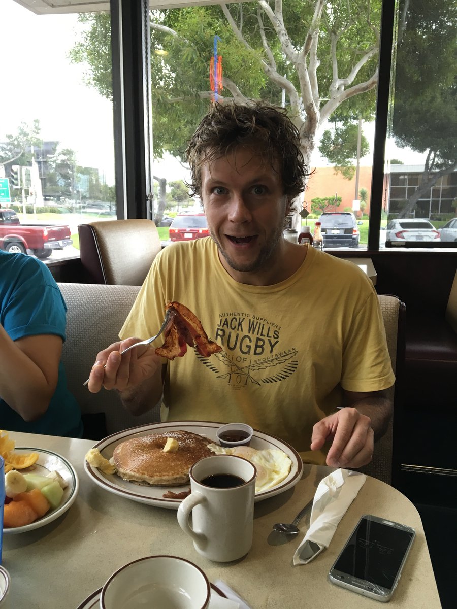 nigelsainsbury's tweet image. The #cgesinthefield team getting immersed in Americana and stocking up on calories ahead of student arrivals later today #fieldcoursefortnight