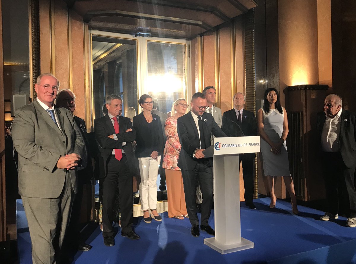 Maurice Leroy (@mauriceleroy) on Twitter photo Très heureux de retrouver mon ami Roland Castro au club des Acteurs du #GrandParis ce soir à la <a href="/CCI_Paris_IdF/">CCI Paris IdF</a> Nous attendons avec impatience son rapport sur le Grand Paris qu’il remet au Président de la République dans quelques jours ! Très heureux de retrouver mon ami Roland Castro au club des Acteurs du #GrandParis ce soir à la <a href="/CCI_Paris_IdF/">CCI Paris IdF</a> Nous attendons avec impatience son rapport sur le Grand Paris qu’il remet au Président de la République dans quelques jours !