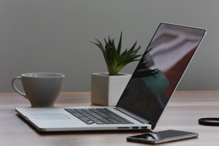 ElevateBburg's tweet photo. Does the change in seasons have you wanting a change of scenery? Here’s why moving on from the home office might be just what you need. #ElevateYourOffice #HomeOffice https://t.co/1PA8mngRhy https://t.co/rgy18LCM6q