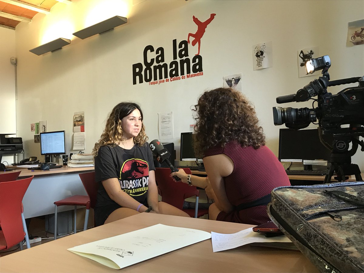 AjCMalavella's tweet photo. Avui hem rebut la visita de @tv3cat que han volgut saber tots els detalls del curt que han fet diverses caldenques en contra el sexisme. L’audiovisual es diu “per a tu, per a mi, per a totes” i es presentarà el proper divendres 28 a les 20 h al teatre @CaldesJove https://t.co/ggPS4Dvxpz