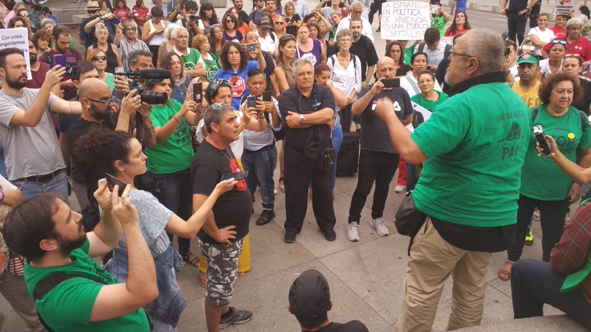PAH_Sevilla's tweet photo. La vida para nuestras familias no es nada fácil,

Pero hay un motor llamado Corazón 💚
Un seguro llamado Fe y Constancia,

Y un conductor llamado @LA_PAH!!!

#Ganáremos 
“Cuando? no lo sabemos, pero Ganáremos”

#LeyDeViviendaADebate #LeyViViendaPAH https://t.co/agFPohuT3n