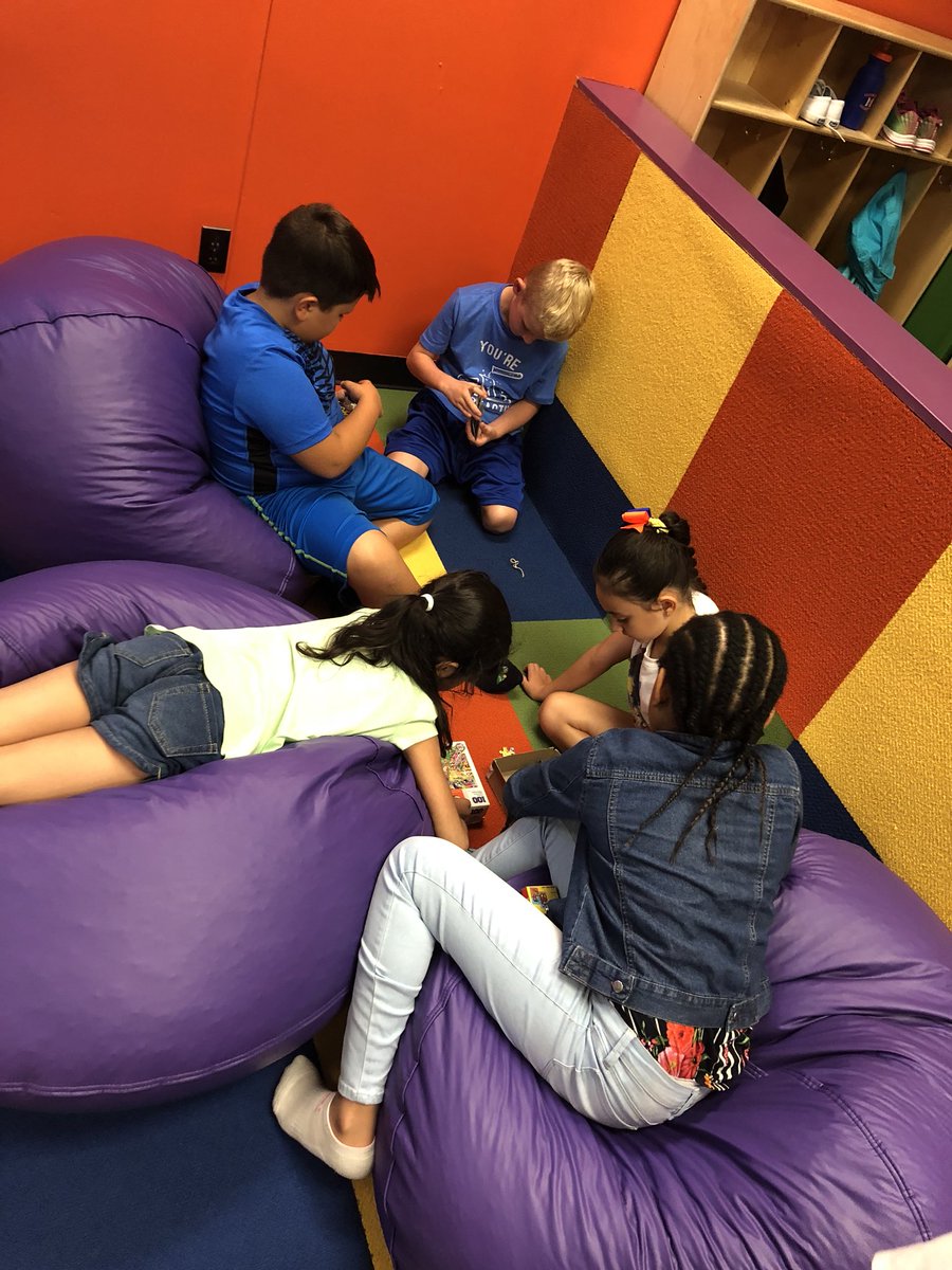 racheliyudin's tweet image. The rain didn’t stop us from playing today! #explorezone #missionexplore🚀 #gomules