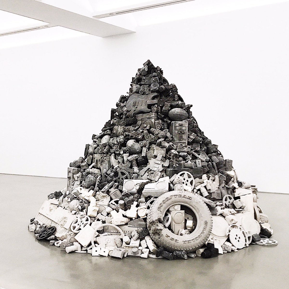 MasterClassNYC_'s tweet image. JUNK MAIL. 📨 masterclassnyc.com/2018/09/daniel…  #Art #3018 #MasterClassNYC #DanielArsham