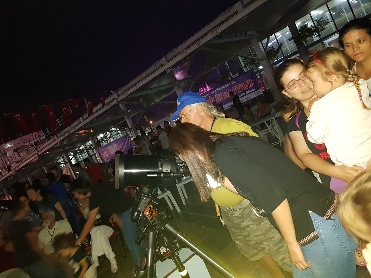 Aydın'da ilk defa Türkiye'nin en büyük 6 teleskopu ile Satürn, Mars, Venüs, Jüpiter ve Jüpiter'in uydusu Titan'ı izliyoruz.
Halkımızın yoğun ilgisi ve emeği geçen tüm eğitimcilerimize teşekkür ediyoruz.
<a href="/bycandiroglu/">Bilal Hoca</a>    <a href="/ziyaselcuk/">Ziya Selçuk</a> 
<a href="/Aydin_MEM/">Aydın İl Millî Eğitim Müdürlüğü</a>    @STEMaydin