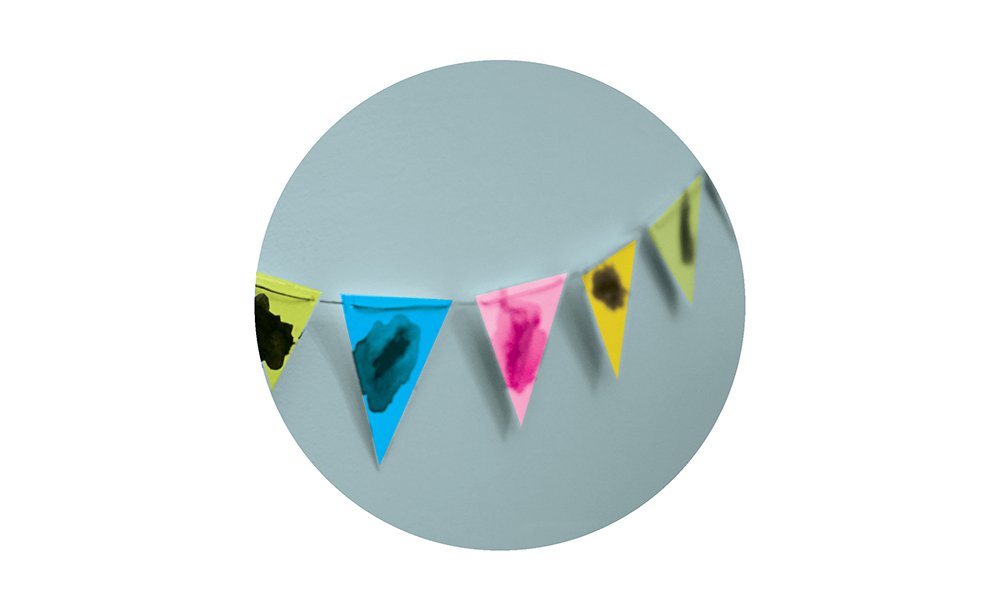 Make Something Sundays are back this Sunday, 2-4 PM to make paper bunting.

Paint small paper flags and string them together to make your own colourful bunting to take home.

For kids 12 and under and their adults. Drop-in. No booking required. FREE 

facebook.com/events/1726722…