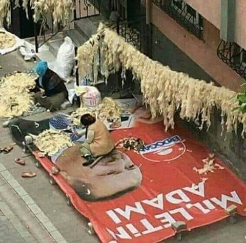 Teyze  ağzına  oturmasaydın bari ...)))