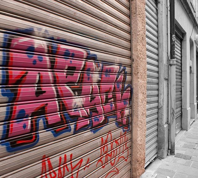 PixclusiveP's tweet photo. Street art.....
.
.
.
.
.
#instagood #photooftheday #picoftheday
#instagrammers 
#ig_masterpiece #ig_exquisite #ig_shotz #global_hotshotz #superhubs #main_vision #master_shots #exclusive_shots #photographyislifee #photographyislife #ig_myshot #streetphot… https://t.co/tswPEtsAcJ https://t.co/R27hCijzG1