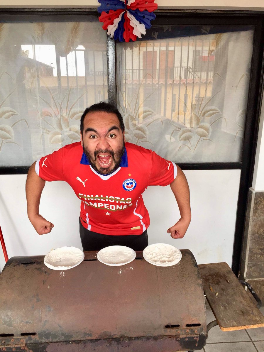ElRondor1's tweet photo. #18septiembre la estamos pasando muy bien, en la fonda de nuestra pobla 👍 A lo Diego Armando papá 🤣👌 #AlgoPiola #VivaChile 🇨🇱❤️ https://t.co/bHSPziJBRO