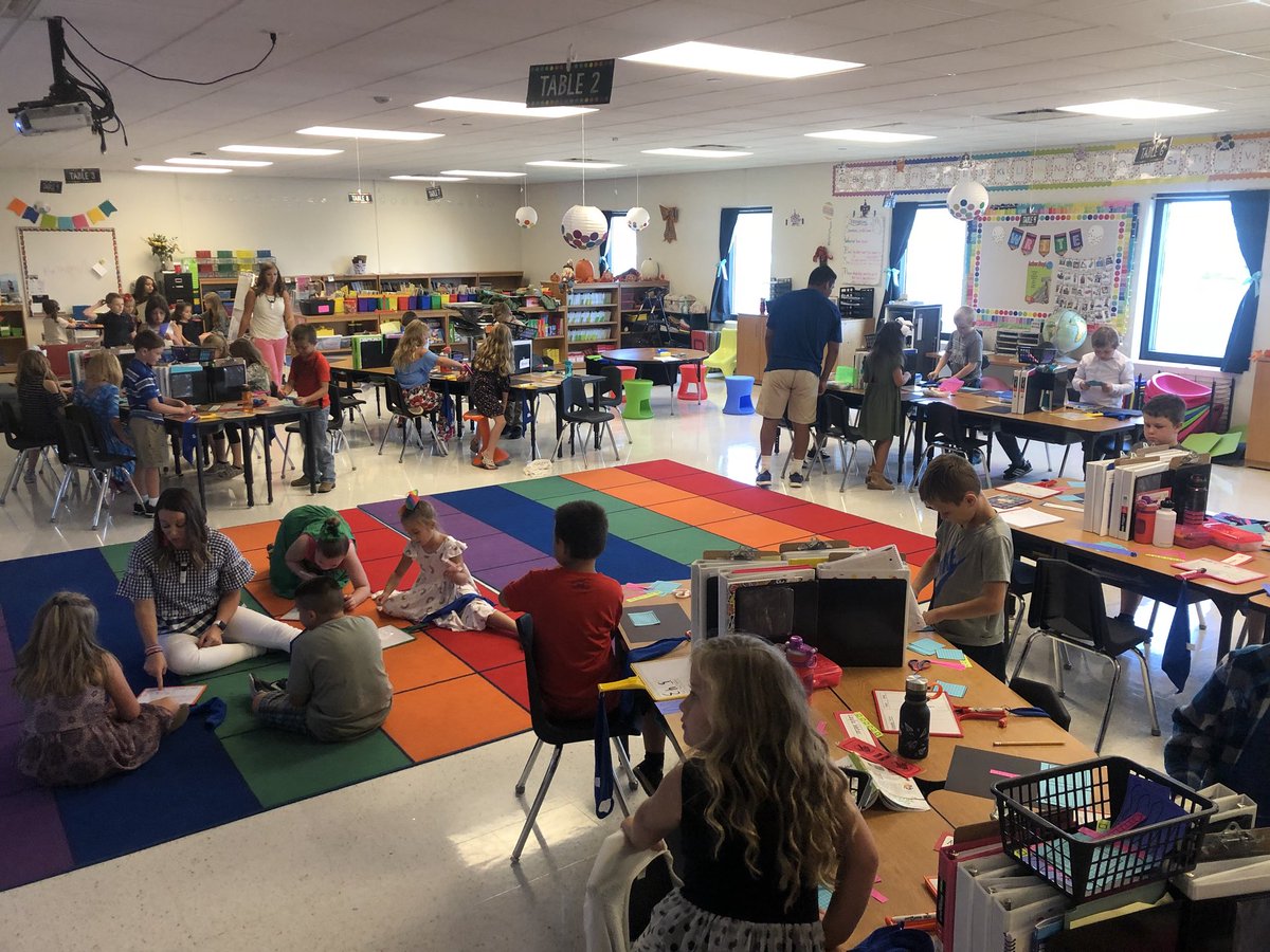 Love seeing students excited to learn! Great lesson on place value today by Mrs. Lannon and Ms. Gilion. #tweetingtuesday #area53