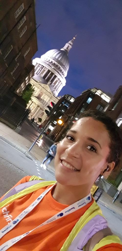 LJFraser119's tweet photo. Marshalling the @TeachFirst  #runtheriver on the 10k route. Well done to everyone running for a great cause!!!!! Last few just coming through. Not a bad spot to be hanging out 🙊 https://t.co/5hqxgYlbun