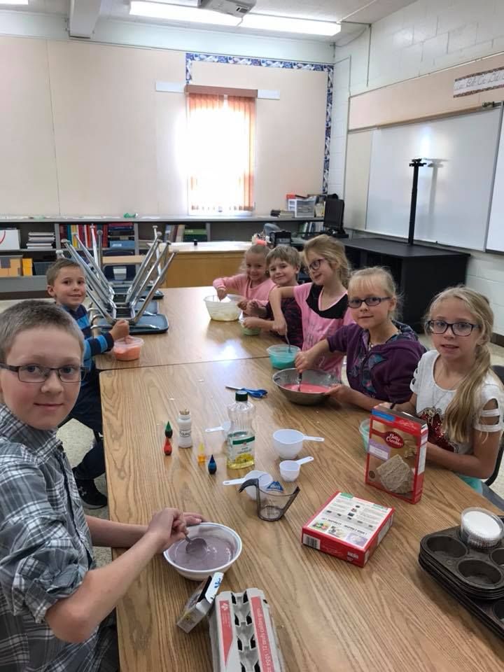 return2rural's tweet photo. New Brigden School learned some new skills while baking last week!
#R2RPartners #R2R #NewBrigden #SpecialAreas 
https://t.co/gELPIadgWi
#return2rural #R2RCommunity #Alberta #RuralAlberta #RuralLife #SchoolFun #SchoolCooking #LearnToBake #KIdsBaking #BakingCakes #MakingCakes https://t.co/mEG04LaTmi