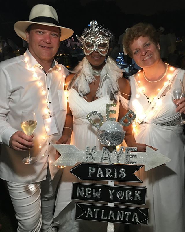 SaxoTom's tweet photo. What an amazing evening in New York #dinerenblanc #dinerenblancnyc #debnyc18 #deb2018 #dinerenblanc2018 #newyork #travel #traveling #gouvernersisland https://t.co/gjuCL21bgU