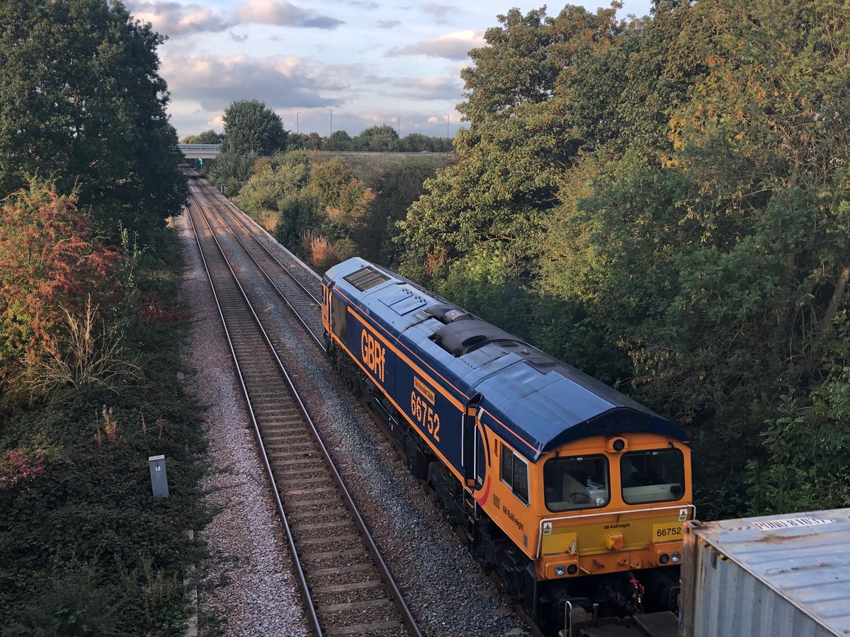 GBRailfreight's tweet photo. @GBRailfreight  is super proud to lead out the first revenue earning train from Doncaster IPort yesterday heading for Southampton. Another in a long list of first’s for GBRf this year #gbrf #class66 #bestyearyet #strengthtostrength #firstclassfreightoperator https://t.co/R7uceOu0Kd