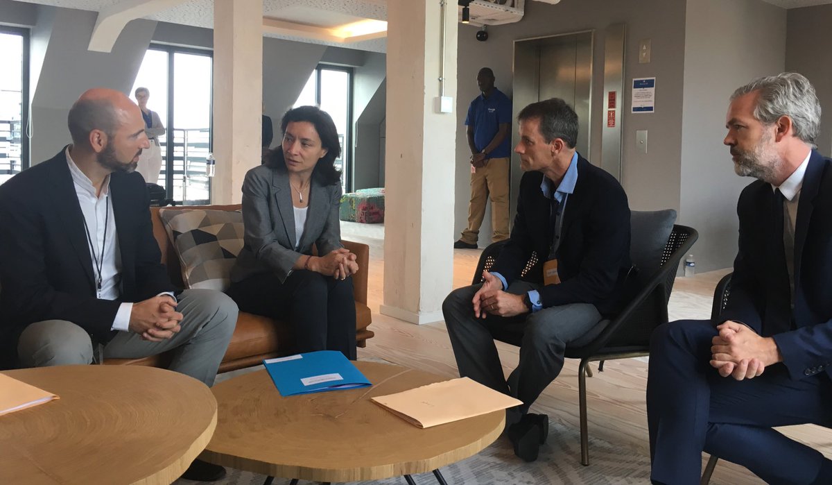 DelphineGeny's tweet photo. Inauguration ce matin avec @VillaniCedric du centre de recherche en intelligence artificielle de @GoogleEnFrance. Notre stratégie en matière d’#IA est claire : attirer les talents et ouvrir les données pour favoriser l’émergence de champions français #GoogleAIParis #innovation https://t.co/qL39BJ1gOT