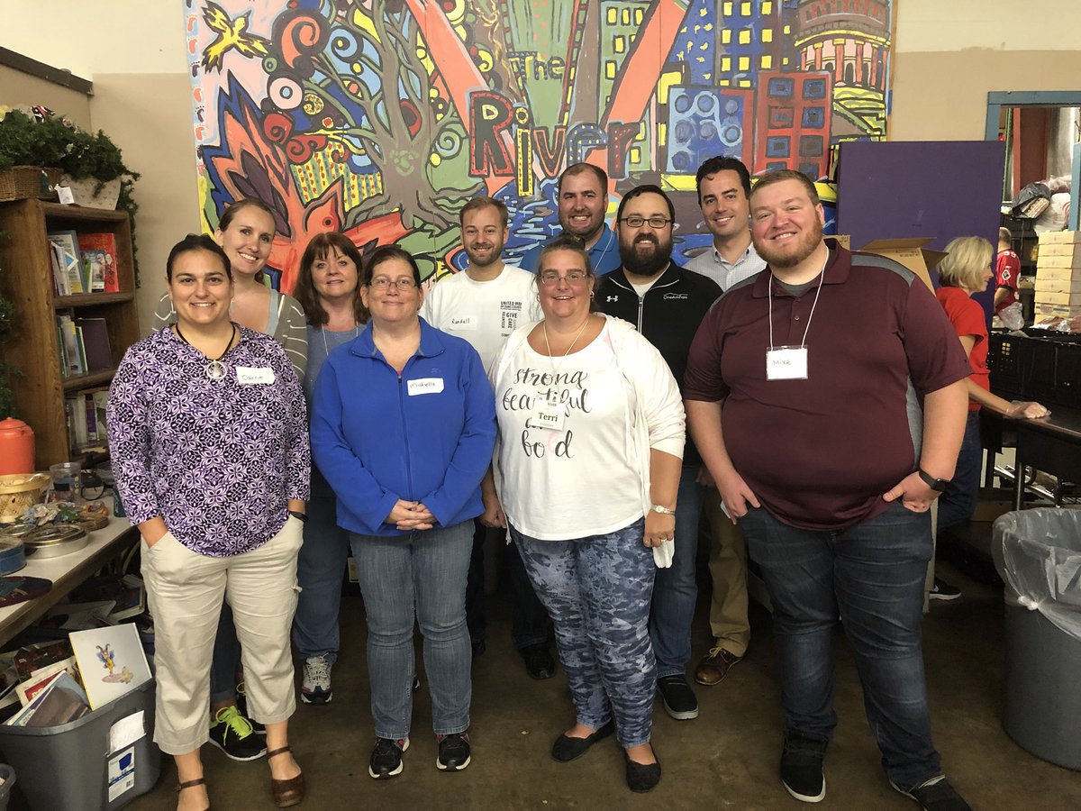 The @amfam Madison LEAD team had a great time helping at the @riverpantry today. Our other half will see you Thursday!
#HungerActionMonth #fullynourishedcommunity #iWork4AmFam