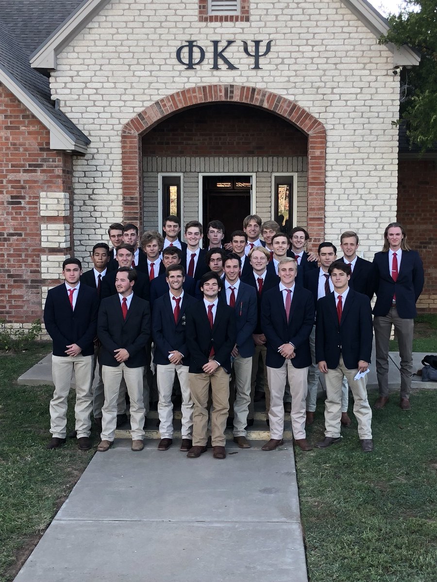 Egnet alien ved siden af Phi Kappa Psi on X: "The fall 2018 pledge class of Phi Kappa Psi!  https://t.co/EP0iivyL88" / X