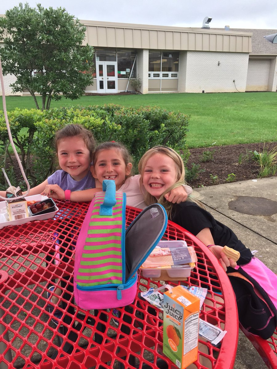 FCASD's tweet image. We had an al fresco lunch today at O’Hara Elementary!