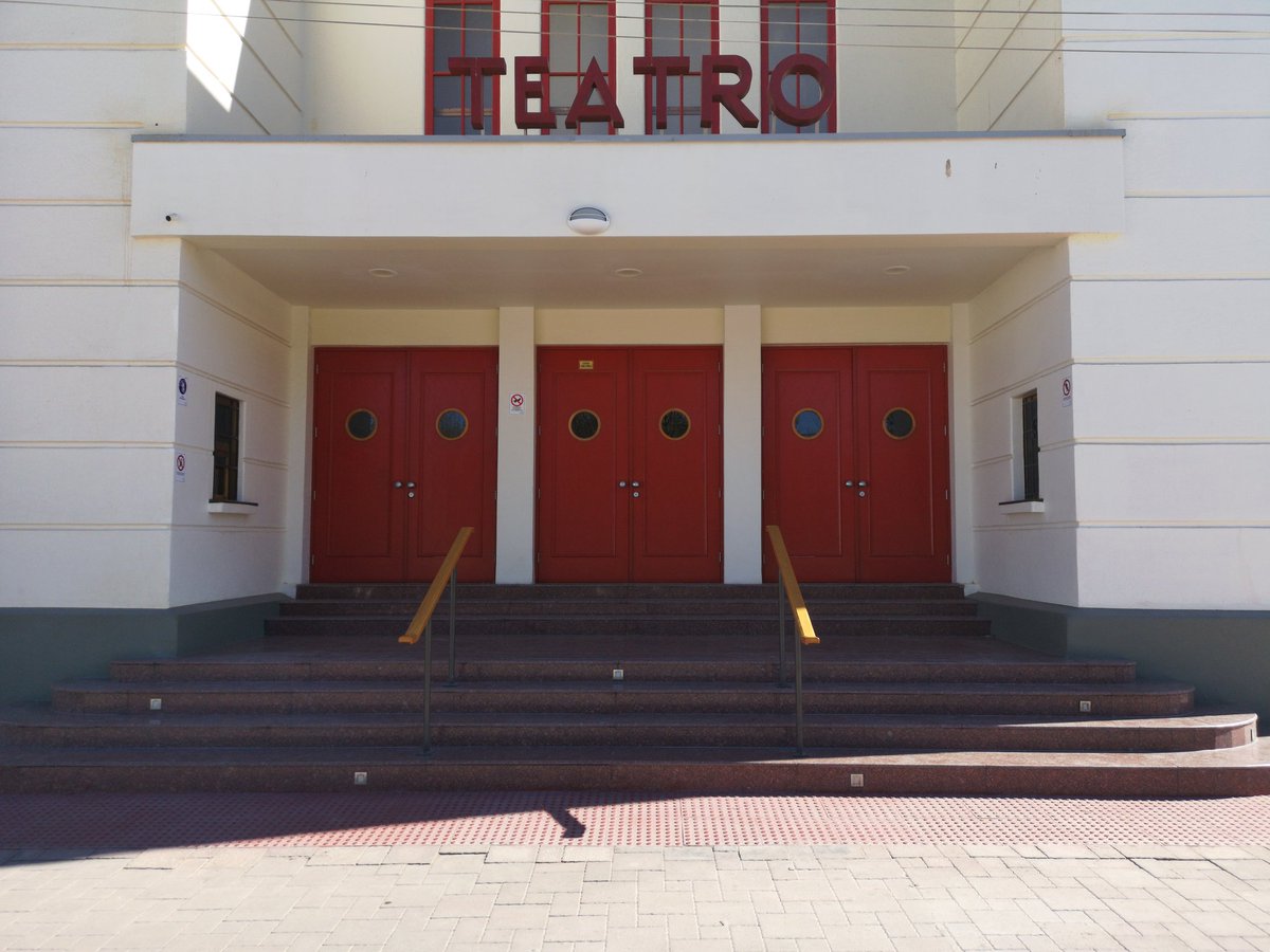 YayoCarvajal's tweet image. El teatro Metro, diseñado por ingenieros y arquitectos de la Metro Goldwyn Mayer para esparcimiento de los pampinos, fue declarado Monumento Nacional en 1999. @Artenorte #MariaElena #Salitrera #Restaurado
