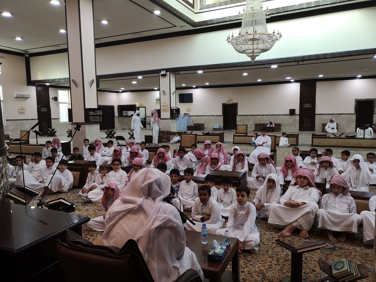 jam3_tawhid's tweet photo. تشرفت حلقات مجمع التوحيد عصر اليوم بزيارة الشيخ/ عبدالرحمن الباهلي
وألقى كلمة لطلاب المجمع عن فضل يوم #عاشوراء
كتب الله أجره 
#حلقات_مجمع_التوحيد https://t.co/l6srqB0mzq