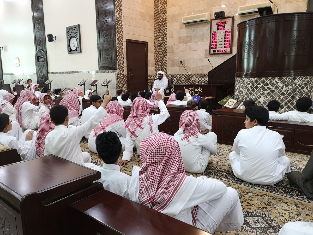 jam3_tawhid's tweet photo. تشرفت حلقات مجمع التوحيد عصر اليوم بزيارة الشيخ/ عبدالرحمن الباهلي
وألقى كلمة لطلاب المجمع عن فضل يوم #عاشوراء
كتب الله أجره 
#حلقات_مجمع_التوحيد https://t.co/l6srqB0mzq
