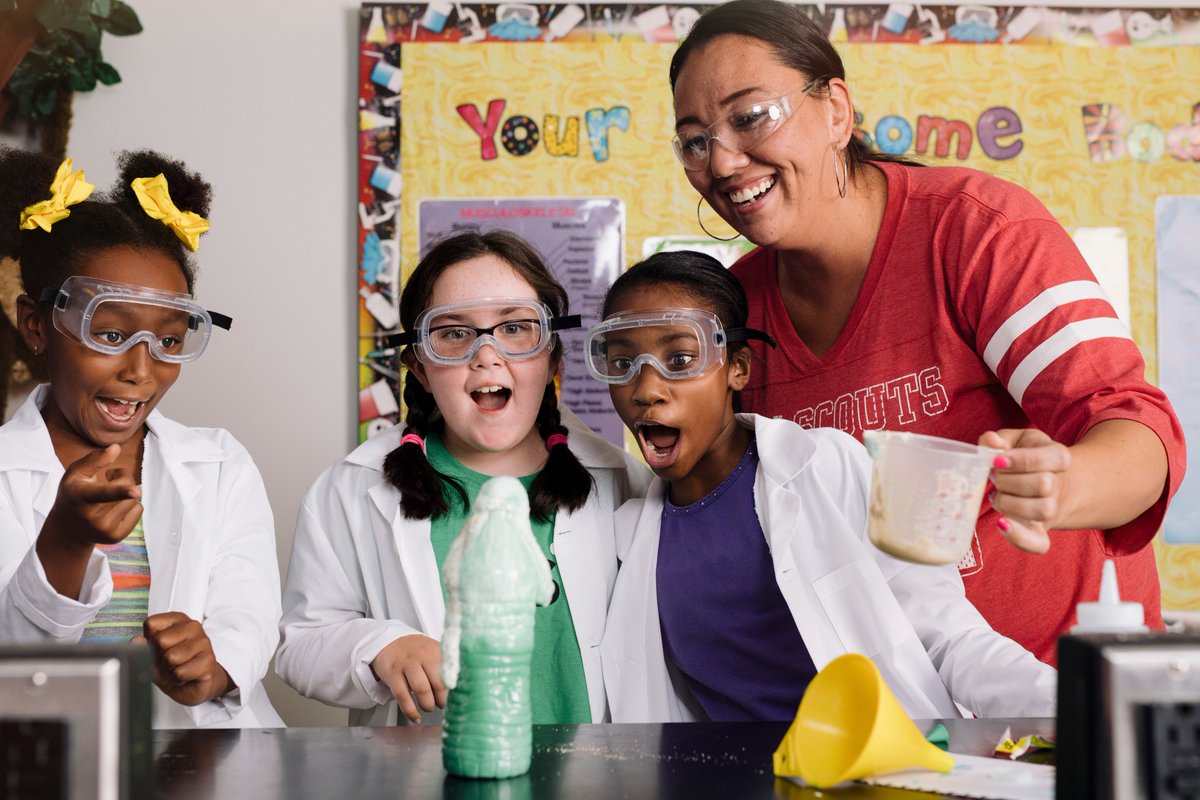 amy_e_weaver's tweet image. Go, Girl Scouts! The Salesforce Women's Network is excited to announce @girlscouts as our 2018 charity of choice! Join us at #DF18 to hear from CEO @SylviaAcevedo on how Girl Scouts is helping close the STEM gender gap: ctt.ac/37ng3+#SWN18