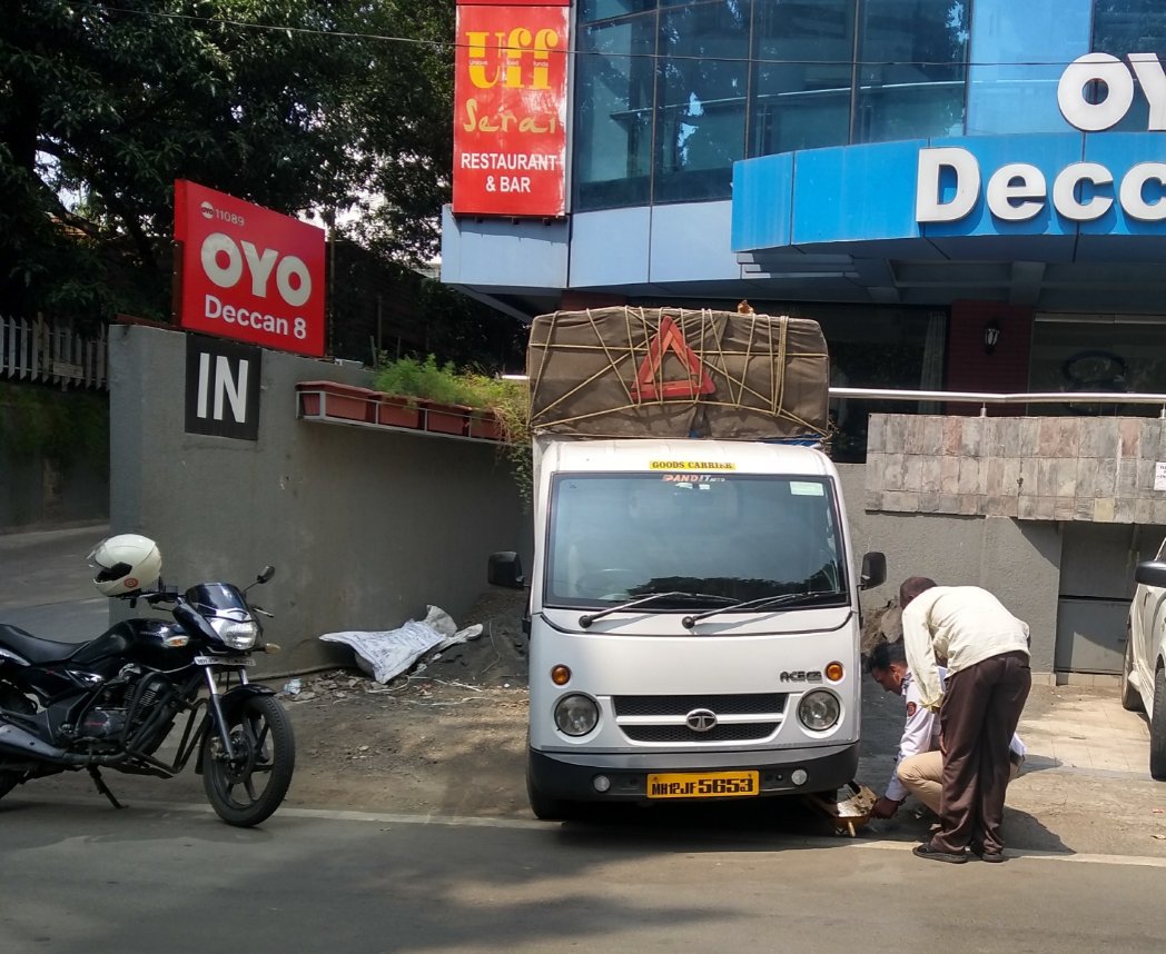 sumitakale's tweet photo. Thanks @PuneCityTraffic @CPPuneCity action on Kale Path, Bhandarkar Road. Appreciate your team's efforts! https://t.co/fa2TLwasb2