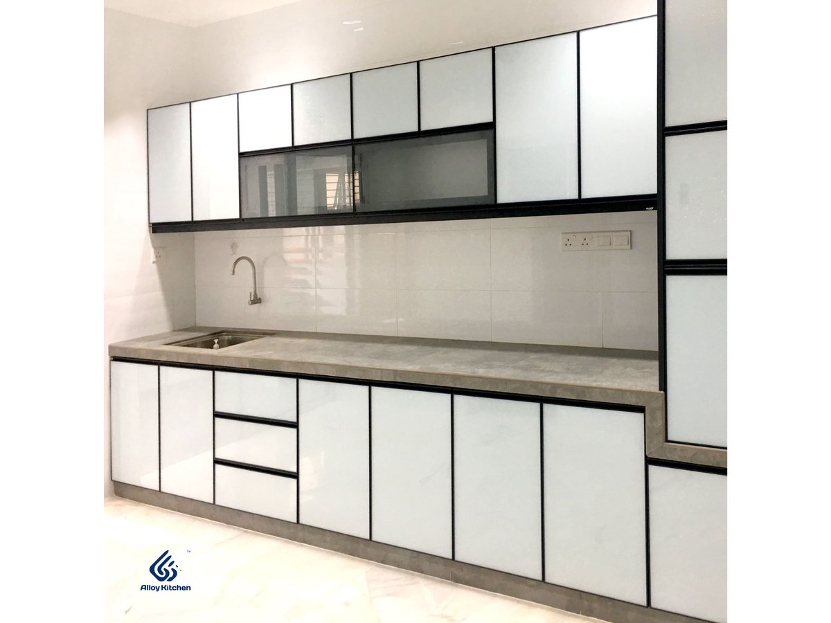 ❤️ Still Loving The Clean Style Of This White 𝐀𝐥𝐮𝐦𝐢𝐧𝐢𝐮𝐦 𝟒𝐆 𝐊𝐢𝐭𝐜𝐡𝐞𝐧 𝐂𝐚𝐛𝐢𝐧𝐞𝐭 Which Is On The Cutting Edge Of Trend Among Other Cabinet Material. Photo From #AlloyKitchen

#AluminiumKitchenCabinet