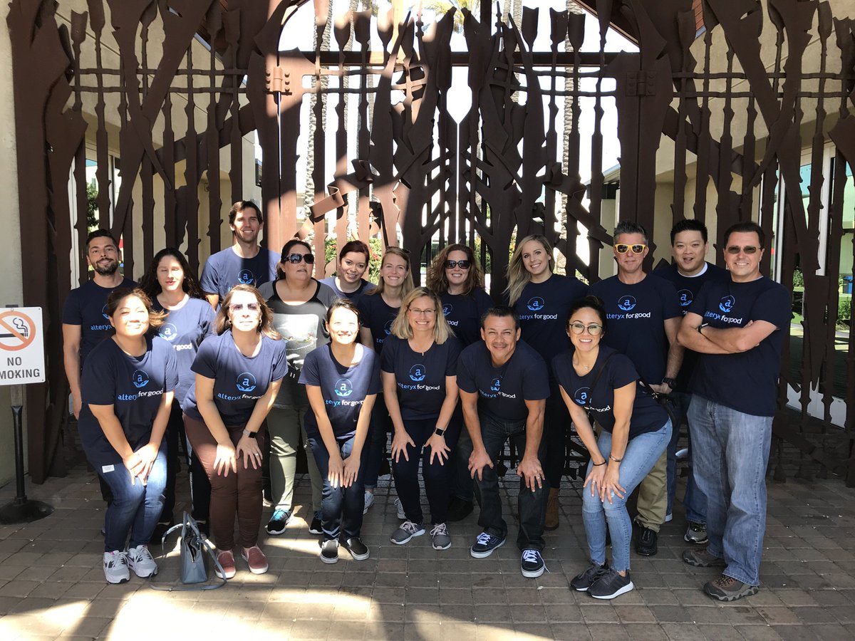 RescueMissionOC's tweet photo. Thank you @Alteryx Irvine! Breaking up into three different groups, they were a big help in the Men's Clothing room, Kitchen, and sorting through donations in our Warehouse. #alteryx #ocrm #volunteer http:/www.rescuemission.org https://t.co/KNvxtYeykr