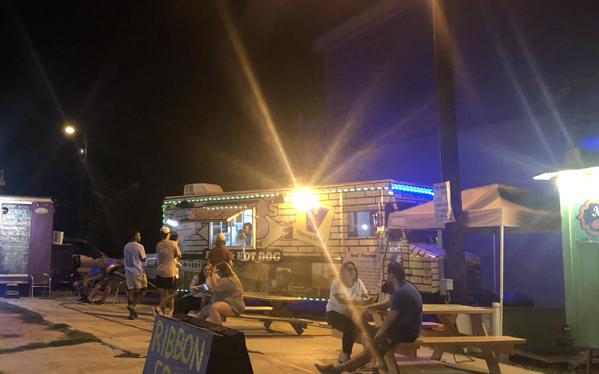 WashRt's tweet photo. After a long day of work, there’s nothing better than @bchicagocuisine 🤩 check them out just off The Square!  #txst19 #txst20 #txst21 https://t.co/DsH3h0bSnJ