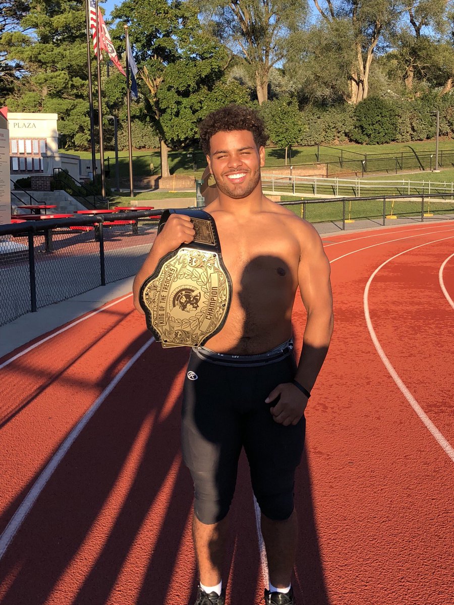 Congrats to our award winners! 

Avante Dickerson - Hammer Award 

Joe Stegman - Shield and Toolbox Award

Caleb Duncan - Team 1st Award

Nolan “Duece” Miller-Johnston - King Of The Trenches Belt

#RollSide