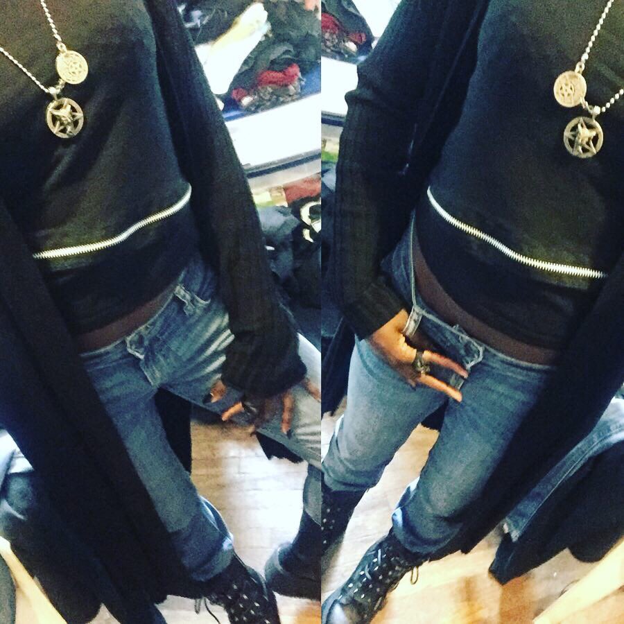 writingvampires's tweet photo. I looked cute today. ๐๐พโโ๏ธ #comfortgoth #goth #blackgoth https://t.co/azKyOvAOqo