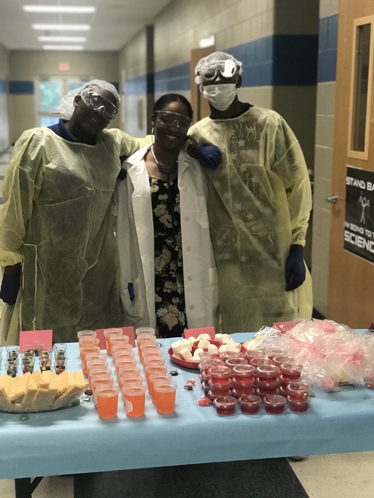 Educator_P's tweet image. Math Curriculum Night. 7th grade #Rocks S/O to 7th grade math Ms. Wright, Ms. Newkirk, and @AyeMrsWatson #Mathoperations💊💉🌡 #1009Dolphins