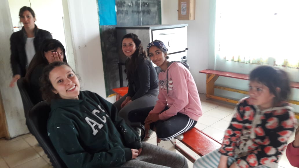 ivipromero's tweet photo. Three institutions working together to give Casita de la Union a make over #aelincoln #aelslearning #Tandil https://t.co/2D3SUOxyAo