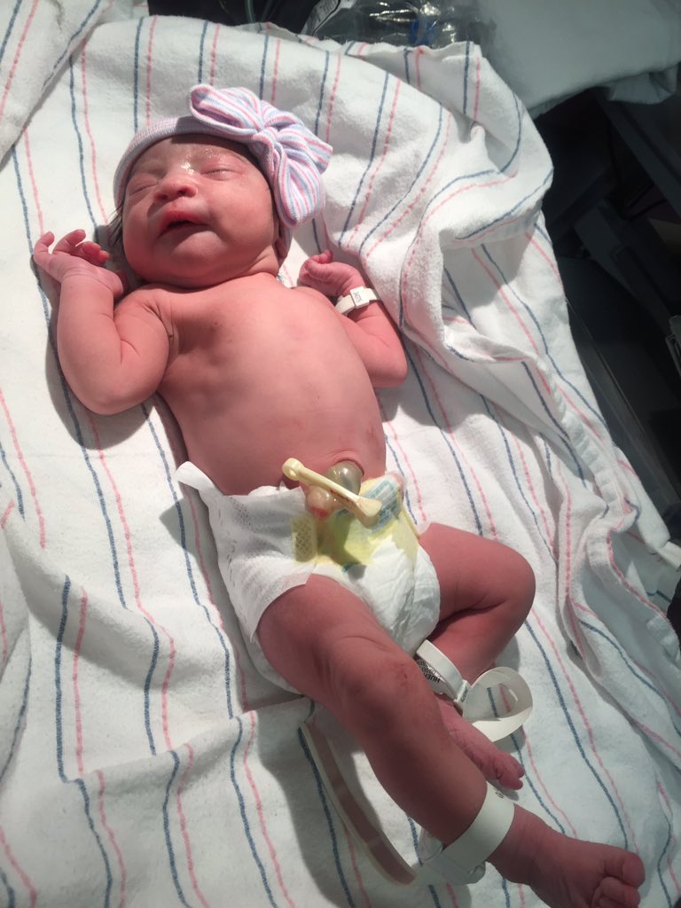 mishelly20's tweet image. So this happened today.🌙

Meet our whole world.
Luna Isabella.👶🏻💞