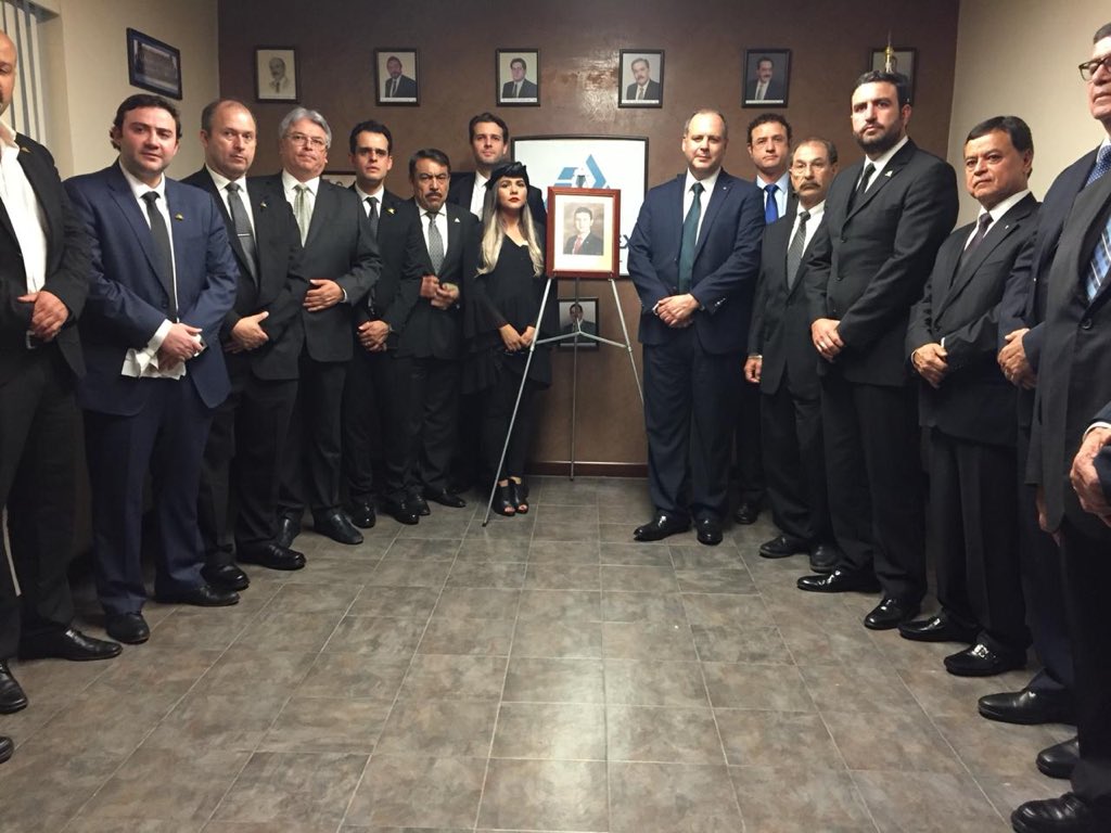 En las instalaciones de <a href="/CoparmexParral/">COPARMEX Parral Chih</a> y en unión de Pdtes de Centros Empresariales de todo el País y de Consejeros Nales de <a href="/Coparmex/">Coparmex Nacional</a>, rendimos un homenaje al compromiso social y liderazgo empresarial de <a href="/UrielUlberto/">Uriel Ulberto Loya D</a>. Lo recordaremos siempre, honrando en los hechos su memoria.