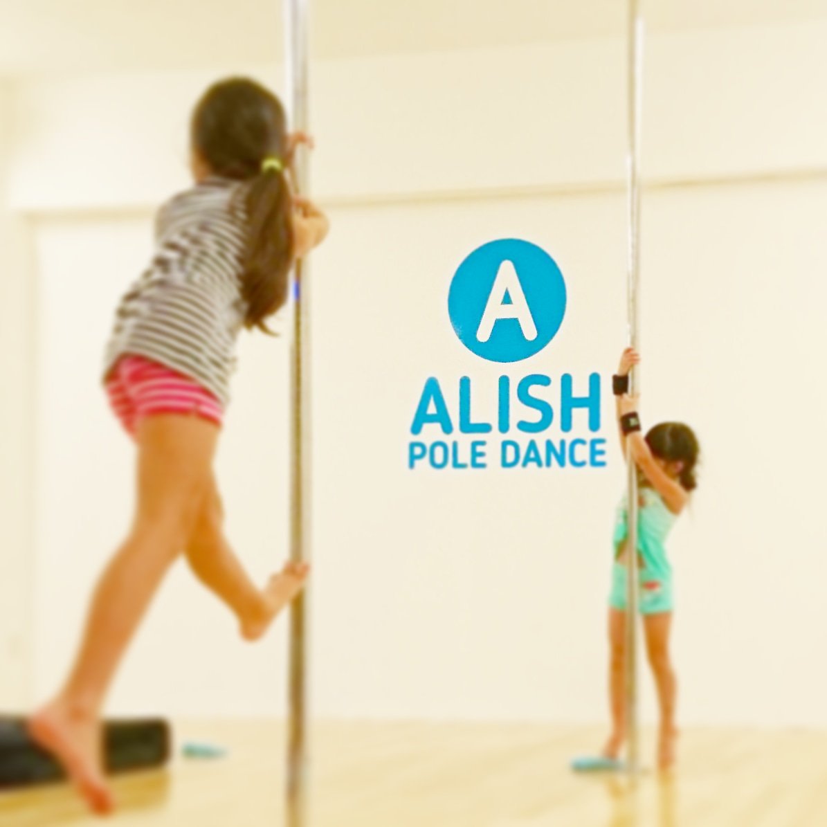 تويتر Alish Pole Dance アリッシュ ポールダンス على تويتر キッズポールダンサー 小学校一年生 にして初日からこんなに踊れるからママに聞いたら ズンバ や ダンス 経験ありとのこと いやいや まだ 一年生 だよ 抜かれる日は近い 子供の趣味 子供の