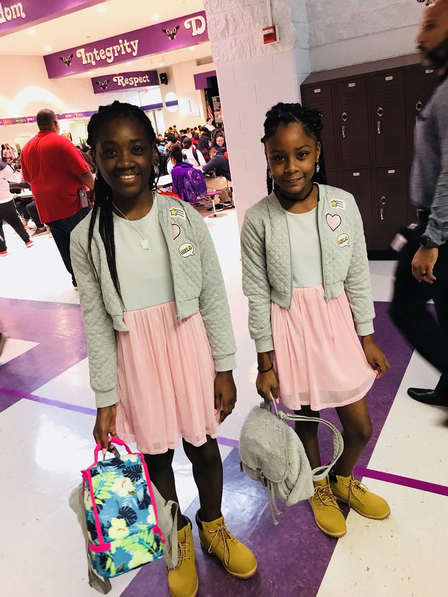 CMMS_Hawks's tweet photo. Our Hawks are Twinning Today! 
#PBISKICKOFFWEEK
#TWINNINGTUESDAY https://t.co/V5zRGpctob