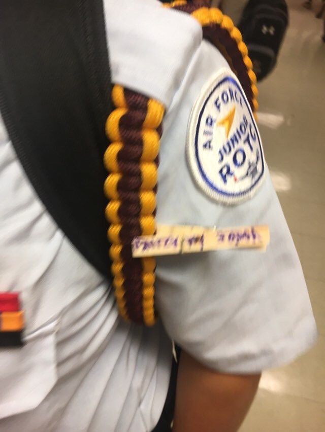 JHSRenaissance's tweet photo. Spreading clothes pin compliments means spreading positivity! Did you #getpinned today? @J_Renaissance #RandomActOfKindness #jostensrenaissnace #gojhs https://t.co/11tAO34CnO