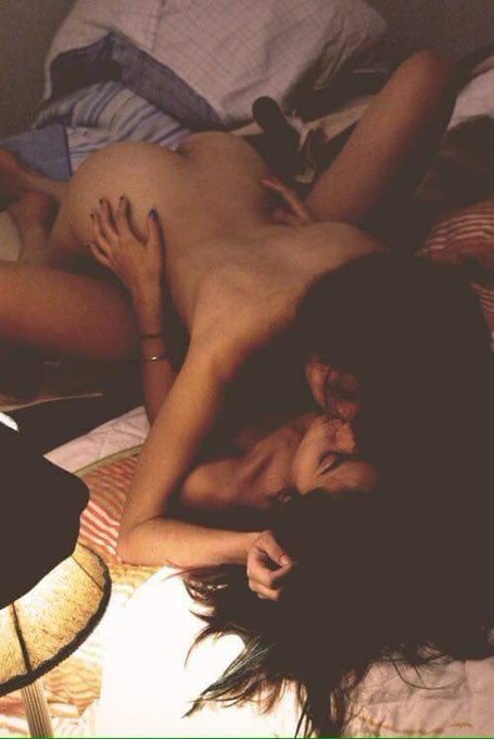 Watch girls on girls's leaked NSFW photo on TwXstars